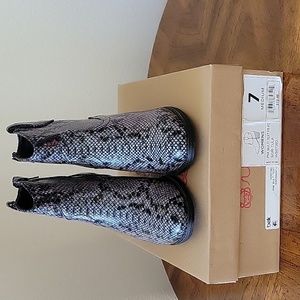 Sugar Tula Western Booties, 7M, snake pattern, NIB